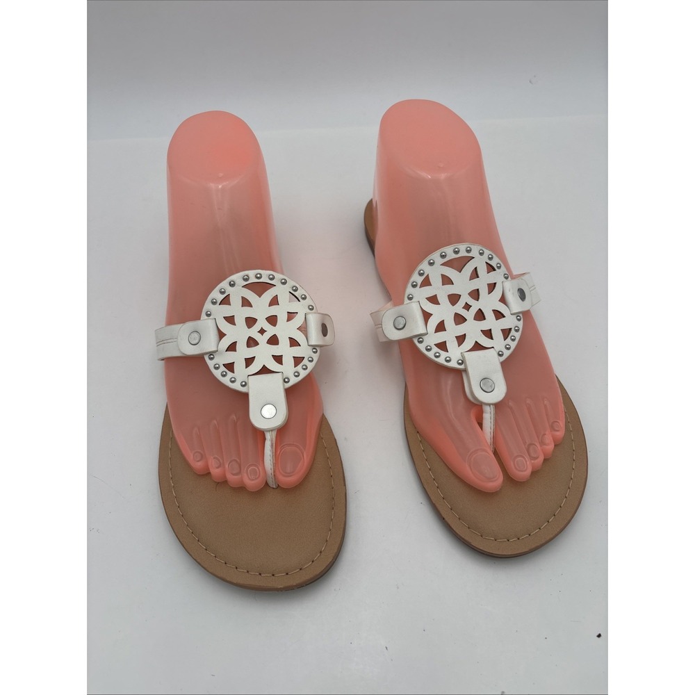 DV Dolce Vita Women's Jalisca Medallion Thong Sandal Size 8.5White Faux Leather